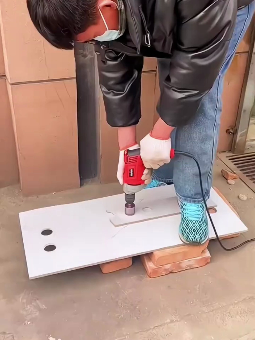 墙砖上如何打孔(墙砖上如何打孔不破) 墙砖上如何打孔(墙砖上如何打孔不破)