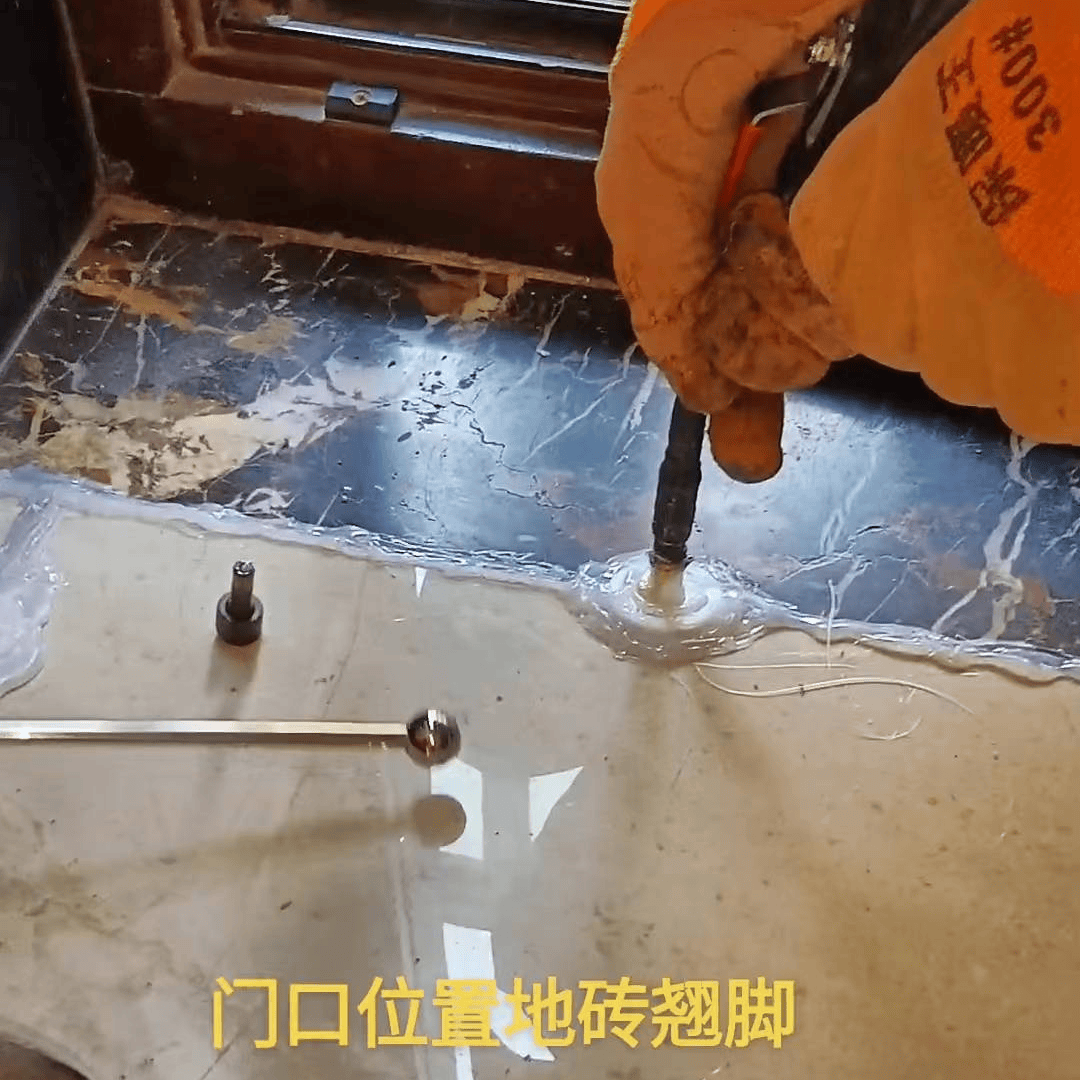 瓷砖墙打孔后怎么修复(墙上打孔瓷砖打烂怎么办)